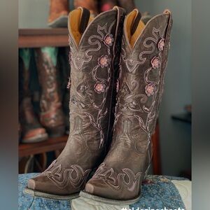 SOLD! 
Chocolate and purple Old Gringo boots